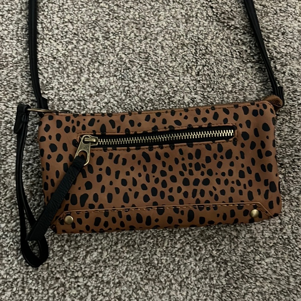universal threads cheetah print cross purse